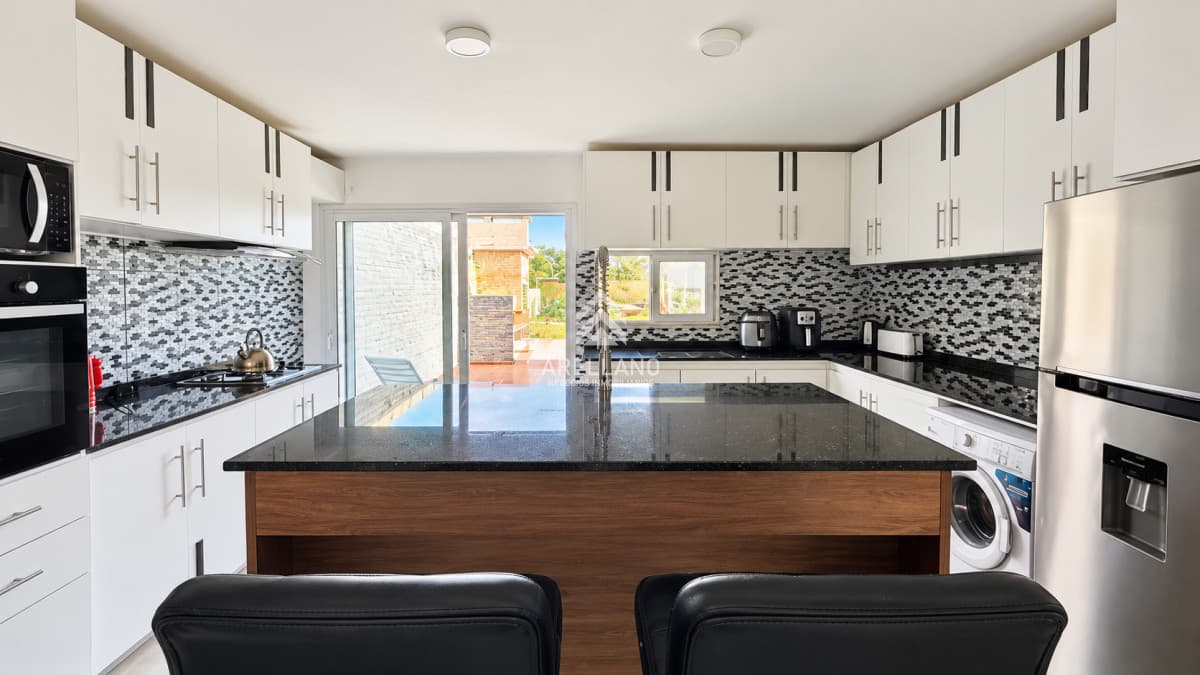 Casa ID.3899 - Venta casa 3 dormitorios en Parque Burnett