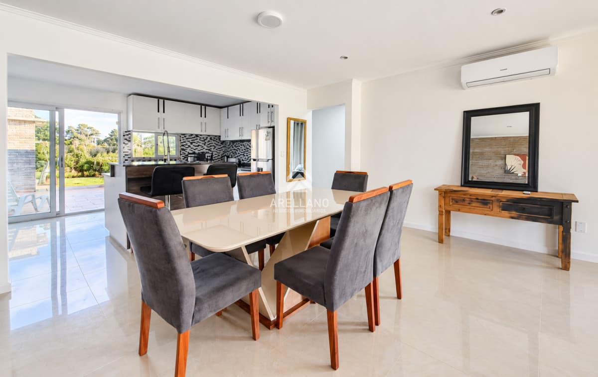 Casa ID.3899 - Venta casa 3 dormitorios en Parque Burnett