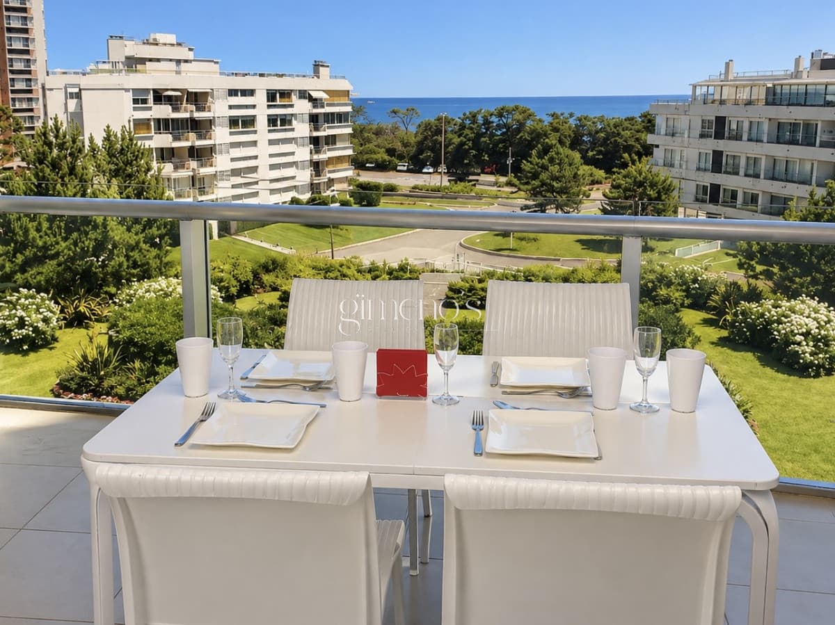Apartamento en Venta de 2 Dormitorios en Playa Mansa - Punta del Este
