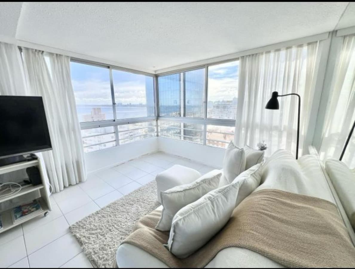 Torre Verona, alquiler de temporada. Excelente vista al Puerto de Punta del Este   -