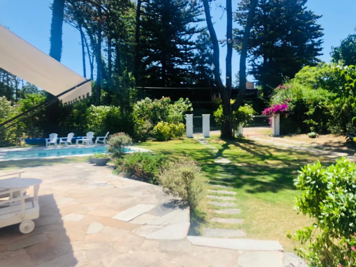 Hermosa casa en alquiler de temporada con jardin, piscina, para 11 personas  -