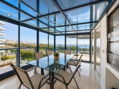 Apartamento en Venta de 3 dormitorios en Punta del este , Playa Mansa , Edificio Tequendama , Frente al mar   -