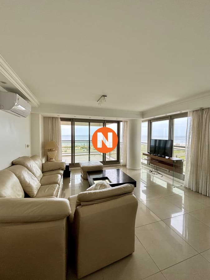 Amplio y moderno apartamento con vistas al mar
