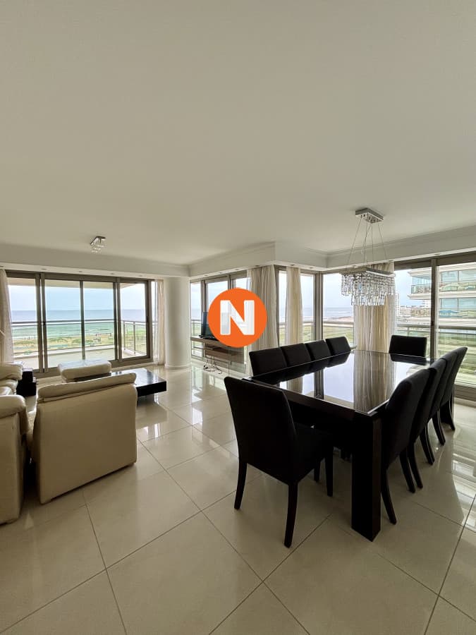 Amplio y moderno apartamento con vistas al mar