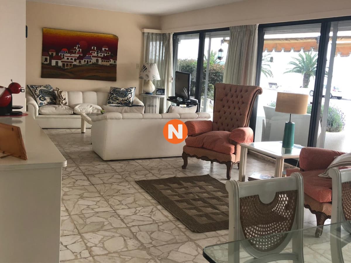 Hermoso Apartamento frente a playa Mansa