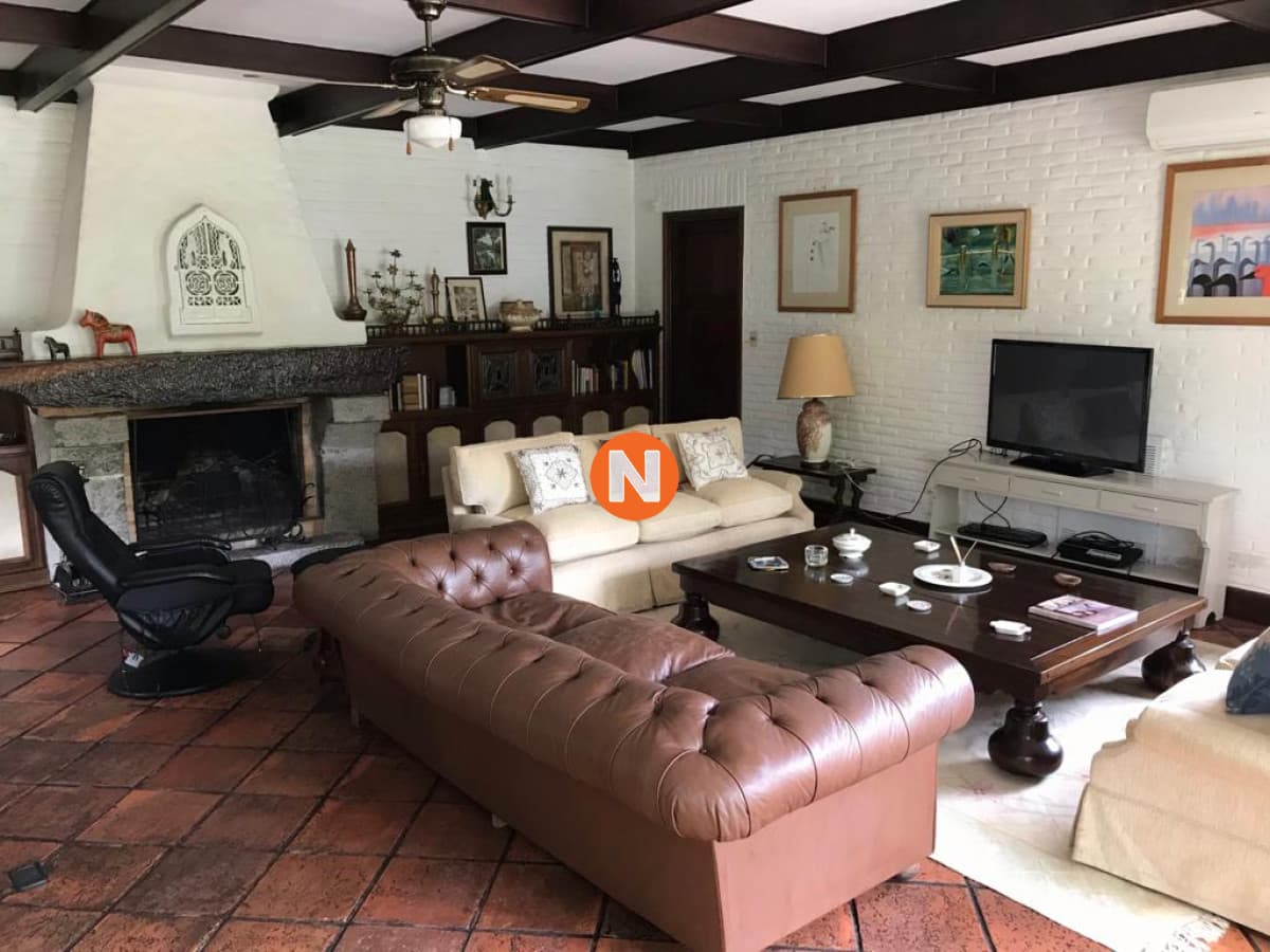 CASA EN VENTA EN PLAYA MANSA