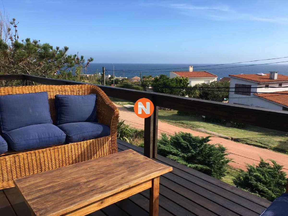 Preciosa casa en venta con vista al mar - Manantiales
