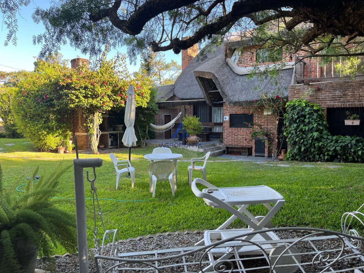 Venta de casa de 4 dormitorios en Pinares Punta del Este