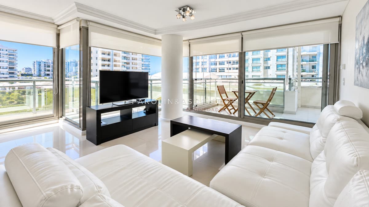 Apartamento dos dormitorios Punta del Este torre Imperiale.