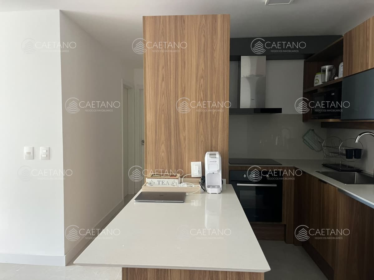 Departamento de dos dormitorios en venta con balcón y garage