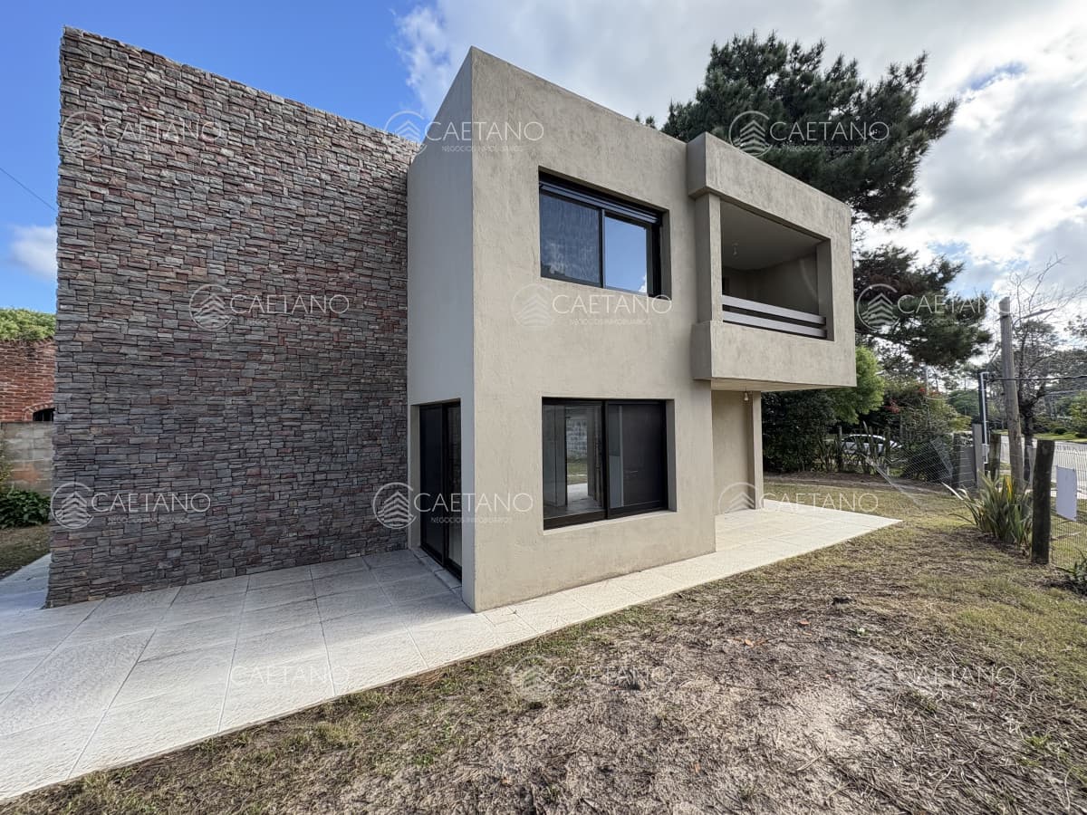 Casa a estrenar de 2 dormitorios y medio en Pinares