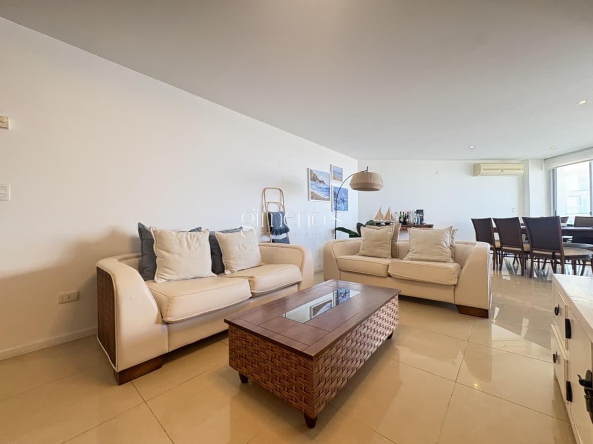 Venta Apartamento 3 dormitorios y dependencia - Playa Brava - Punta del Este