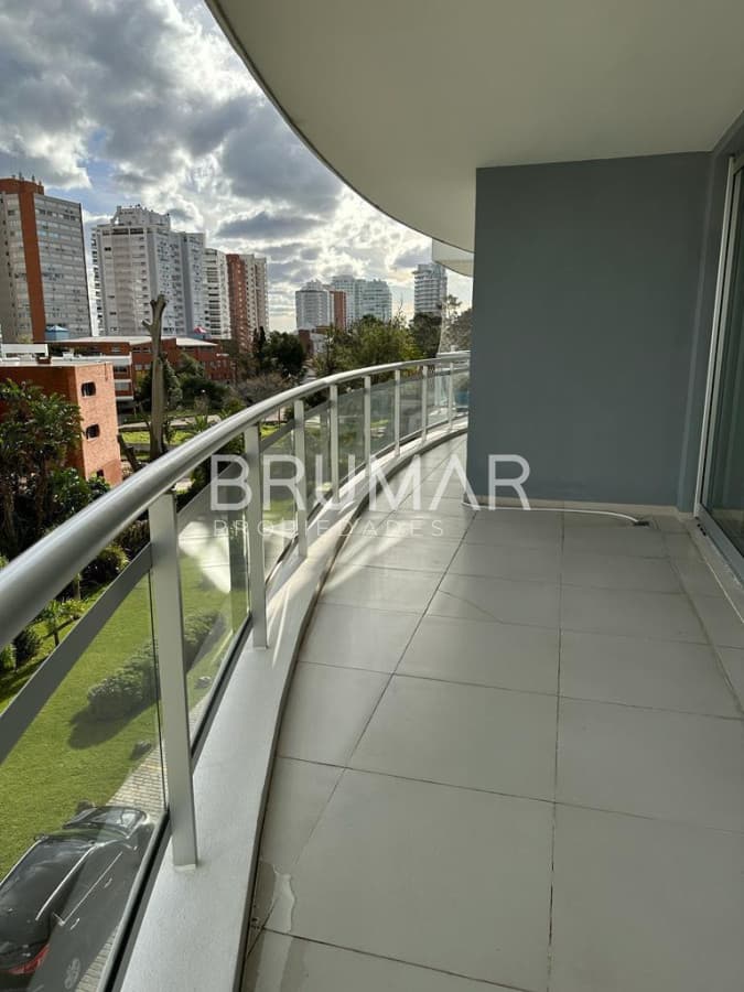 Venta Departamento Sunrise 3 dorm más dependencia de servicio