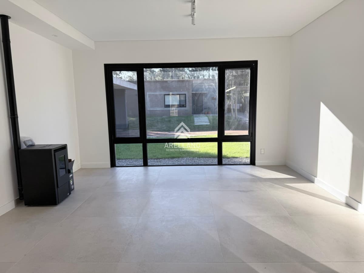 Casa ID.6830 - Casa venta Burnett 3 dormitorios