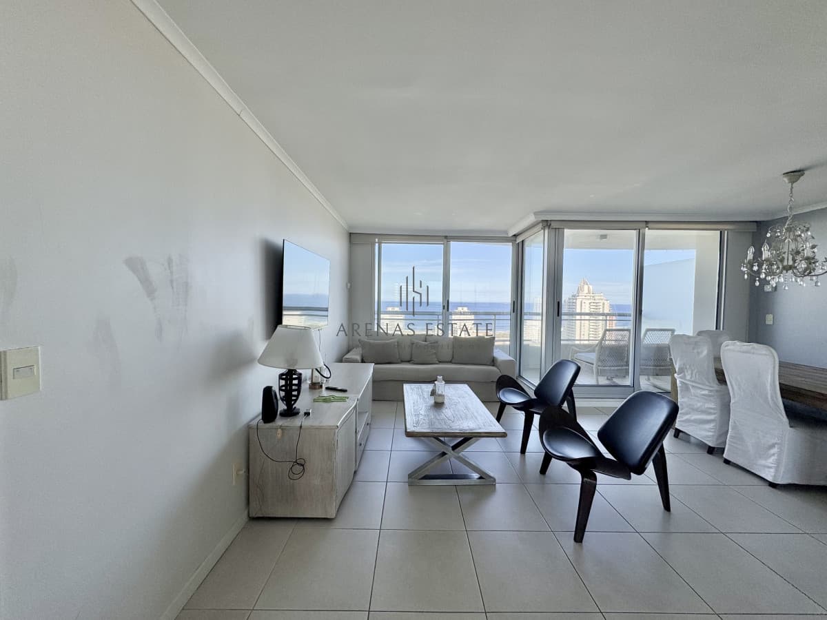 Apartamento ID.4793 - Apartamento en venta 2 dormitorios Aidy Grill Punta del Este Ocean Drive piso alto vista al mar