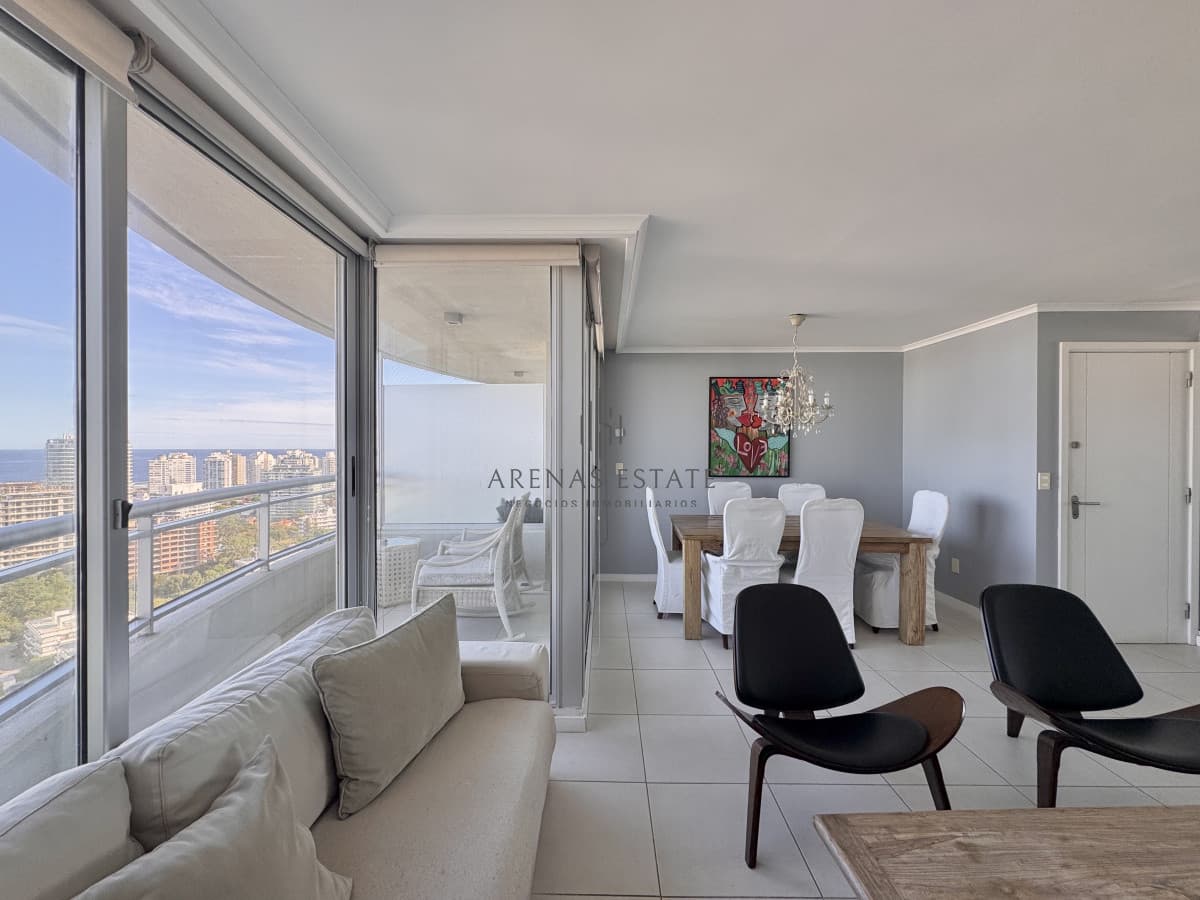 Apartamento ID.4793 - Apartamento en venta 2 dormitorios Aidy Grill Punta del Este Ocean Drive piso alto vista al mar