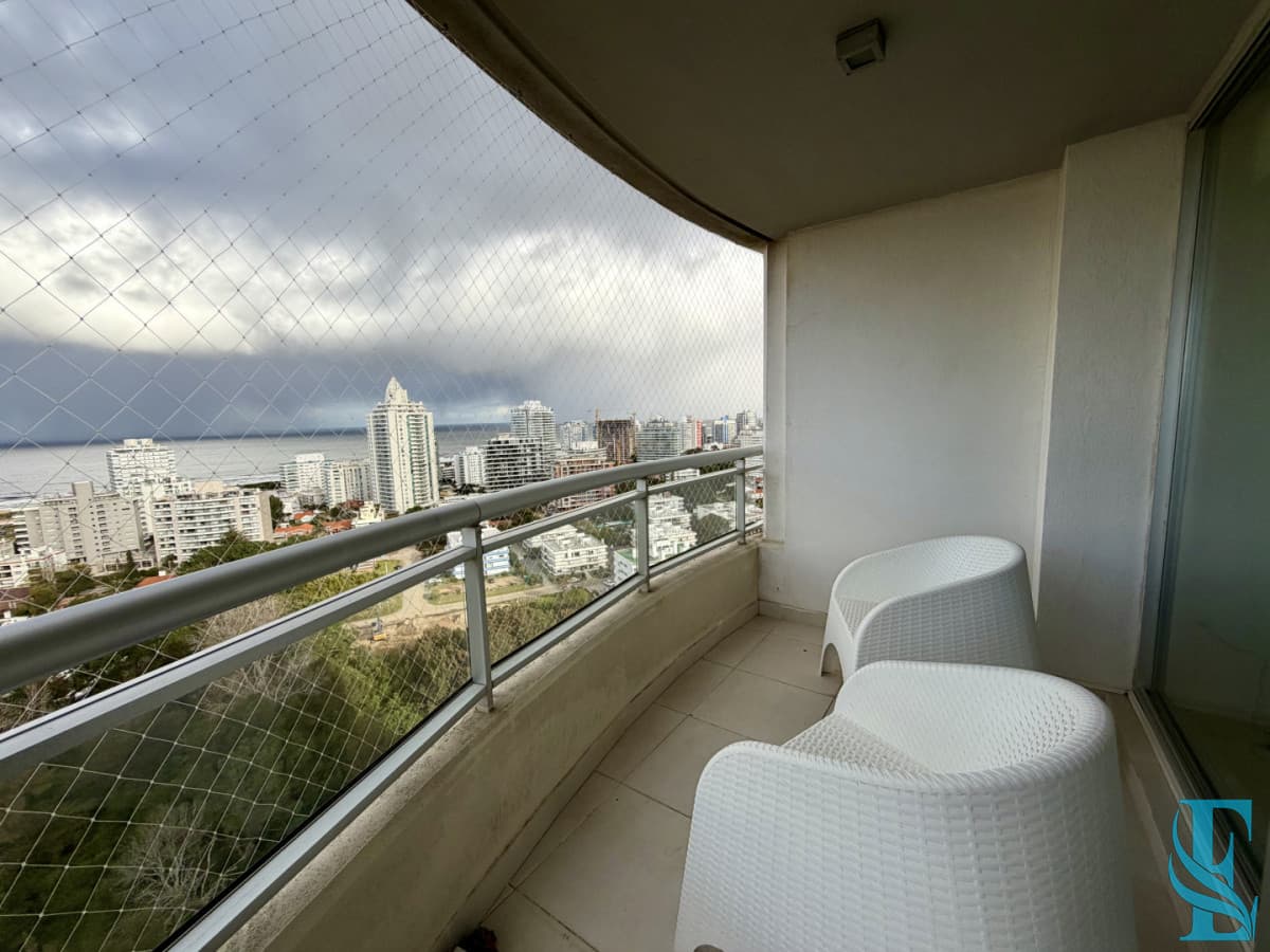 Alquiler apartamento tres dormitorios Punta del este playa Brava edificio Ocean Drive