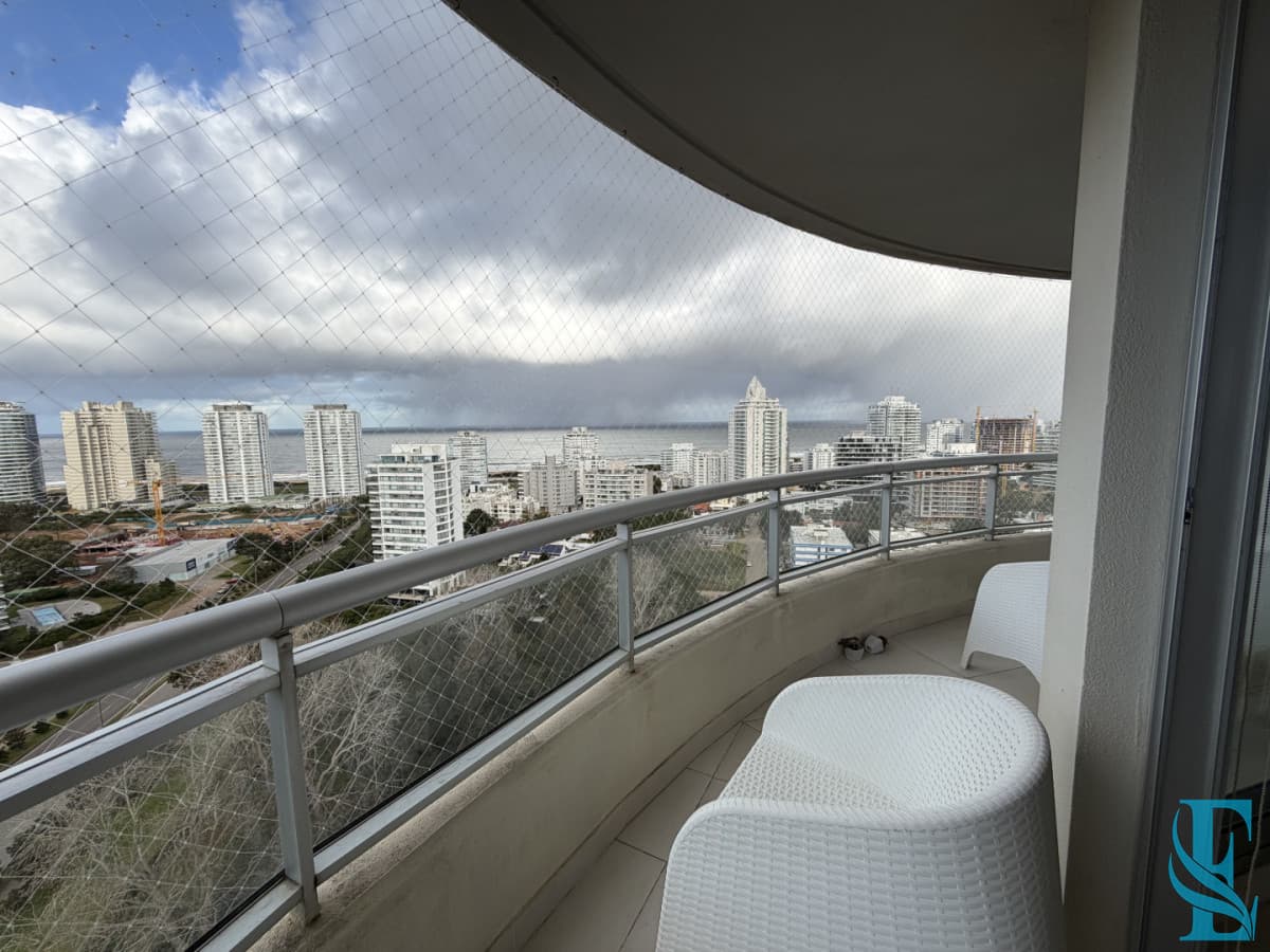 Alquiler apartamento tres dormitorios Punta del este playa Brava edificio Ocean Drive