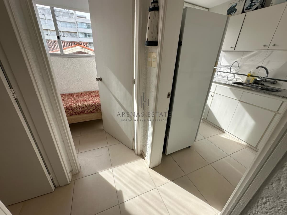 Apartamento ID.2945 - Departamento en primera linea playa brava, 2 dormitorios y medio.