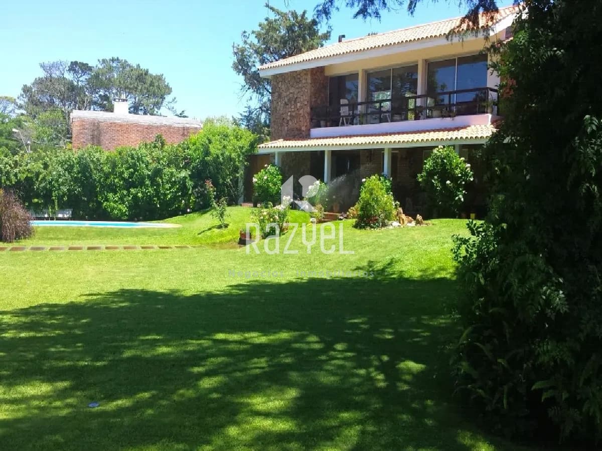 Casa ID.539 - Espectacular Casa - Alquiler Anual