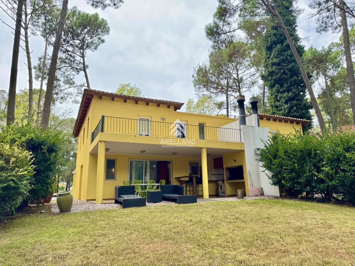 Casa ID.4445 - Venta casa en solanas, barrio privado, 3 dormitorios, 2 baños