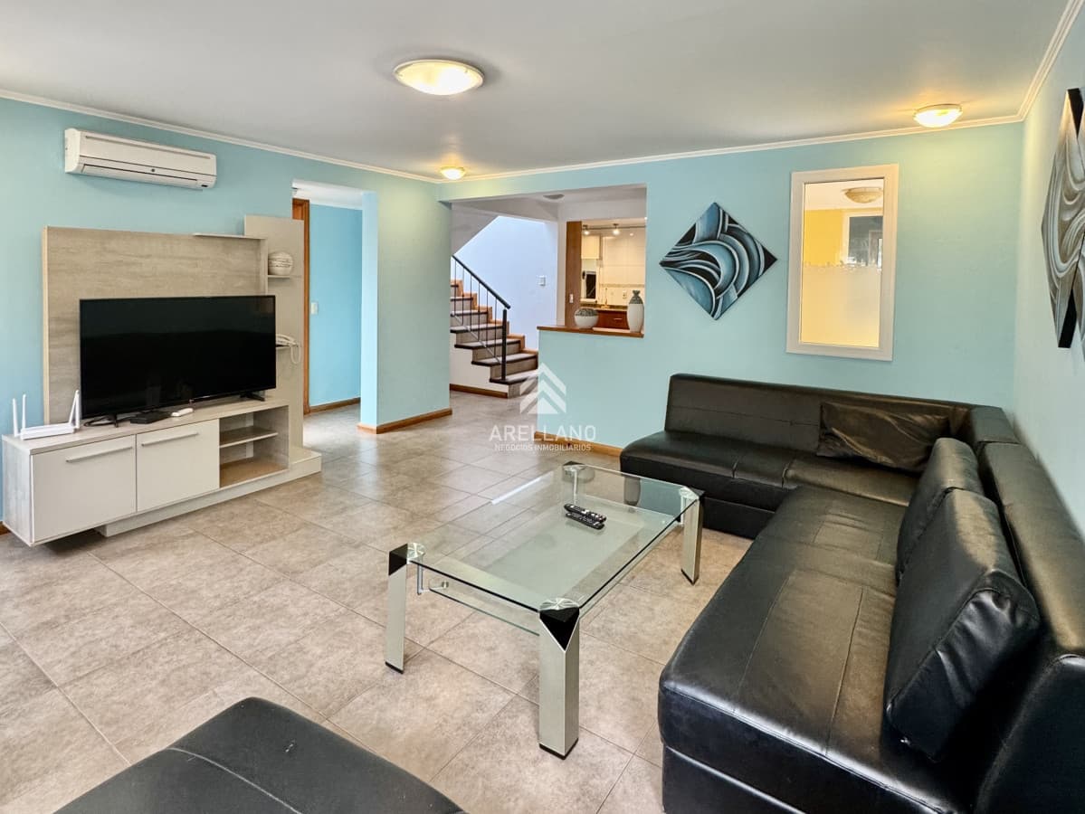 Casa ID.4445 - Venta casa en solanas, barrio privado, 3 dormitorios, 2 baños