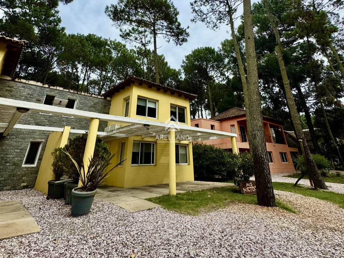 Casa ID.4445 - Venta casa en solanas, barrio privado, 3 dormitorios, 2 baños