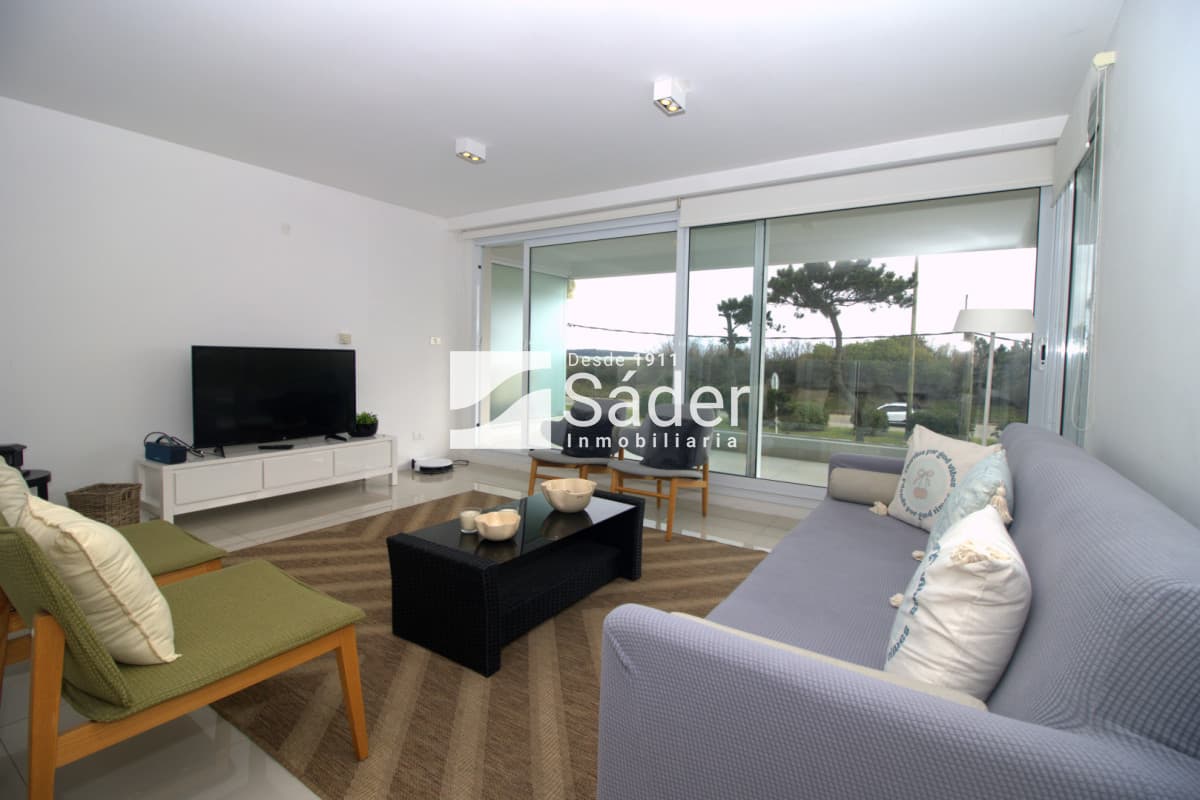 Apto en alquiler. Playa mansa 3 dormitorios en suite  -