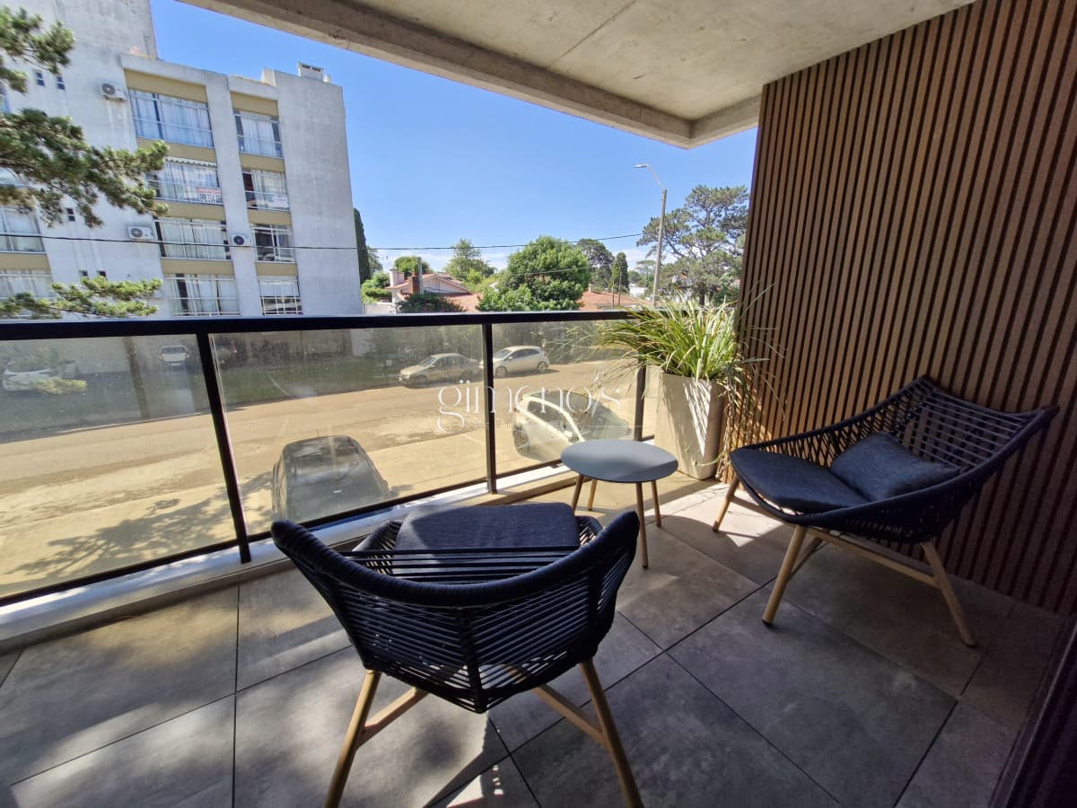 Apartamento - Punta del Este. 2 dormitorios y amenities. Primera linea