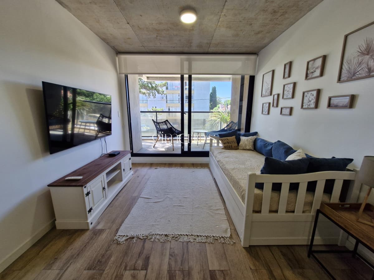 Apartamento - Punta del Este. 2 dormitorios y amenities. Primera linea