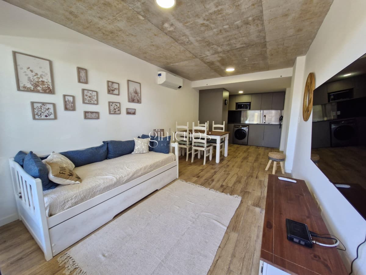 Apartamento - Punta del Este. 2 dormitorios y amenities. Primera linea