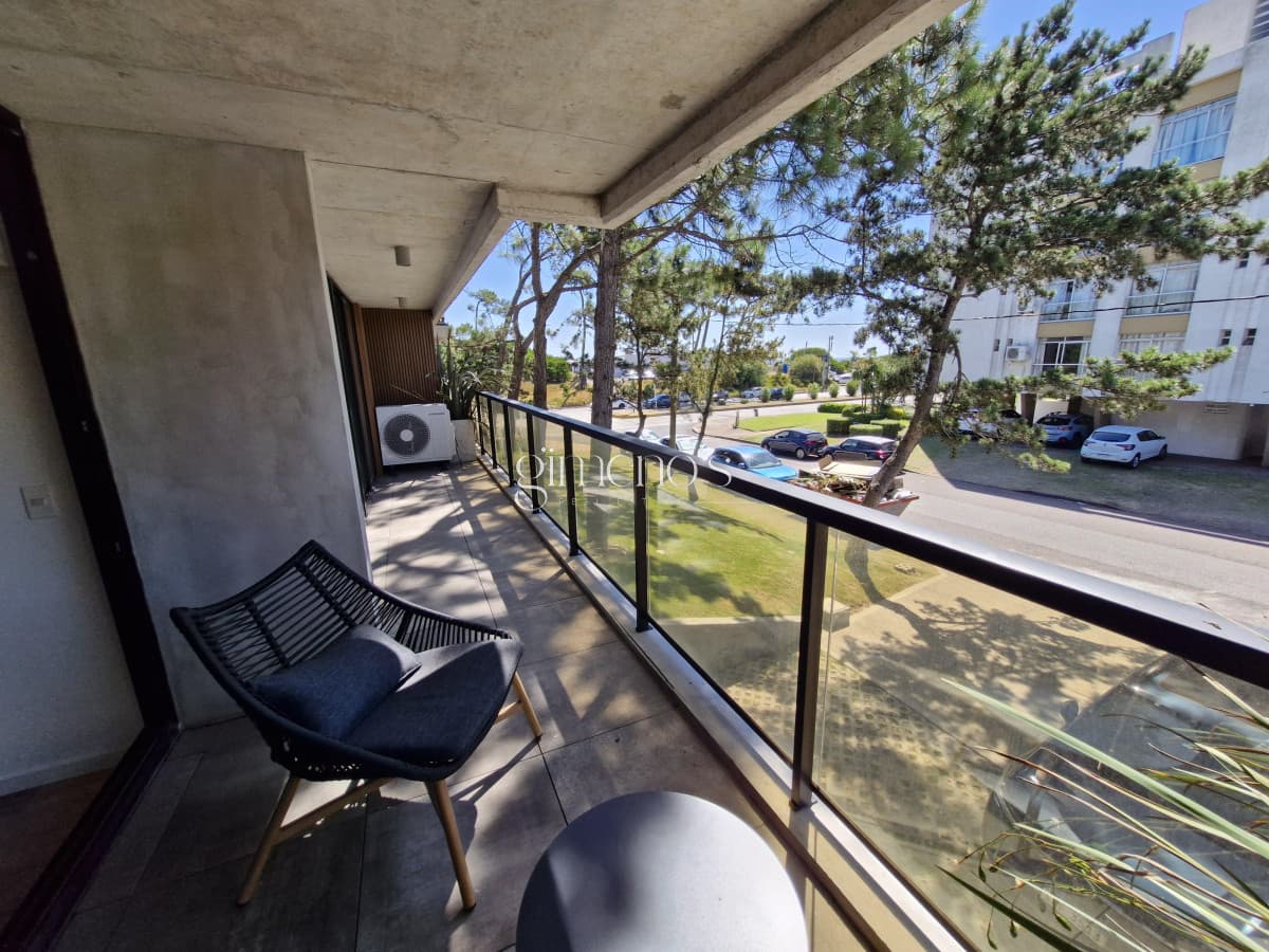 Apartamento - Punta del Este. 2 dormitorios y amenities. Primera linea