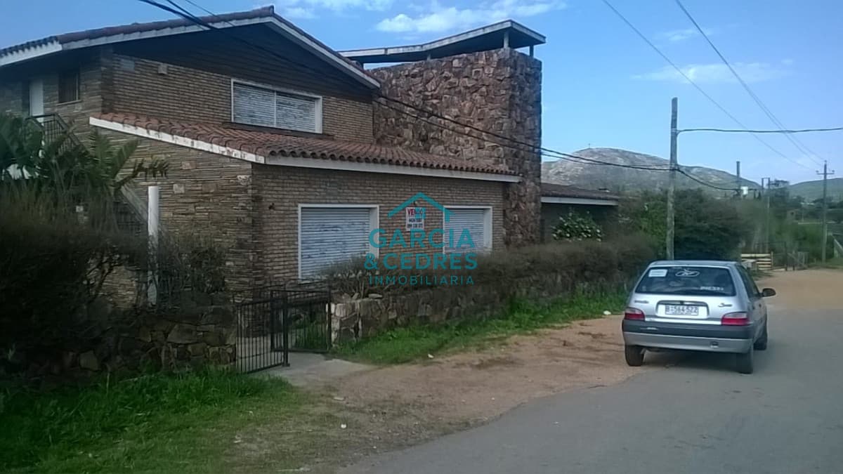 VENDO CASA EN PAN DE AZUCAR DE 5 DORMITORIOS Y 4 BAÑOS DE EXCELENTE CONSTRUCCION