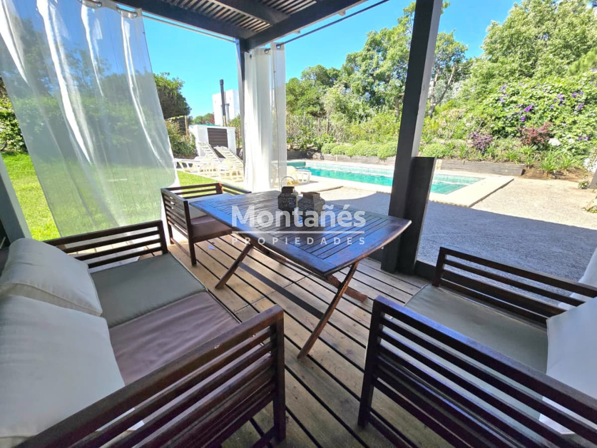 Alquilo Casa en Rincon del Indio  . Cuatro dormitorios y 4 baños