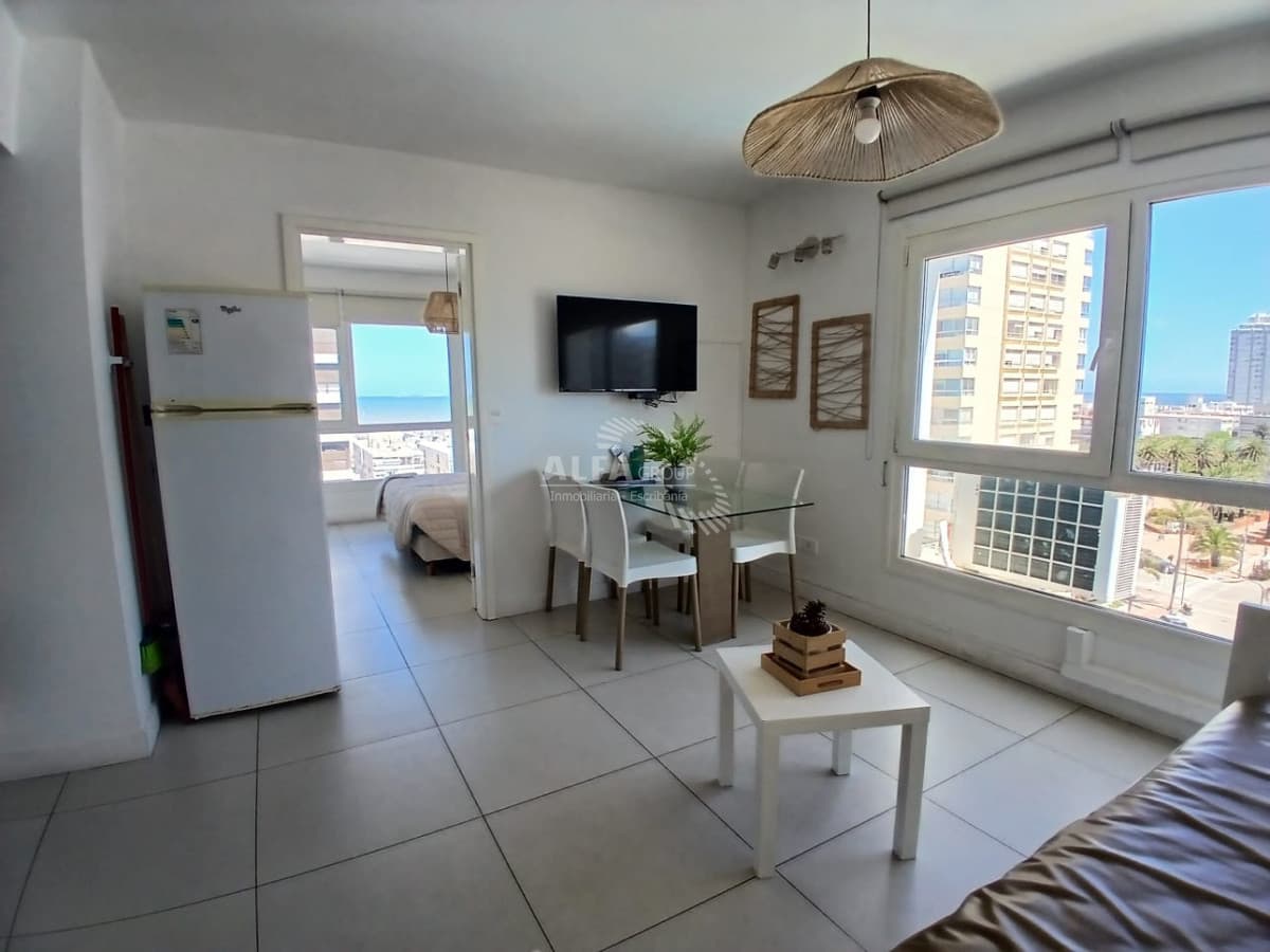Punta del Este, Apto en venta. Cuenta con 1 dormitorio y excelentes ambientes !!