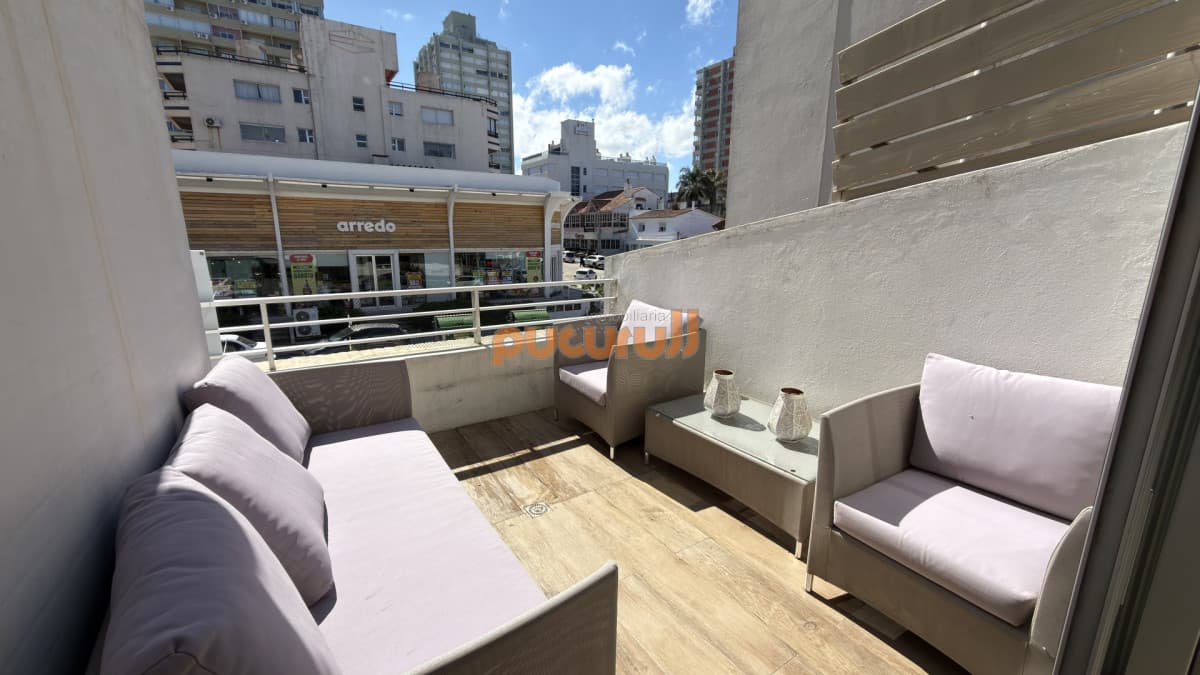 Apartamento tipo casa en plena pensula