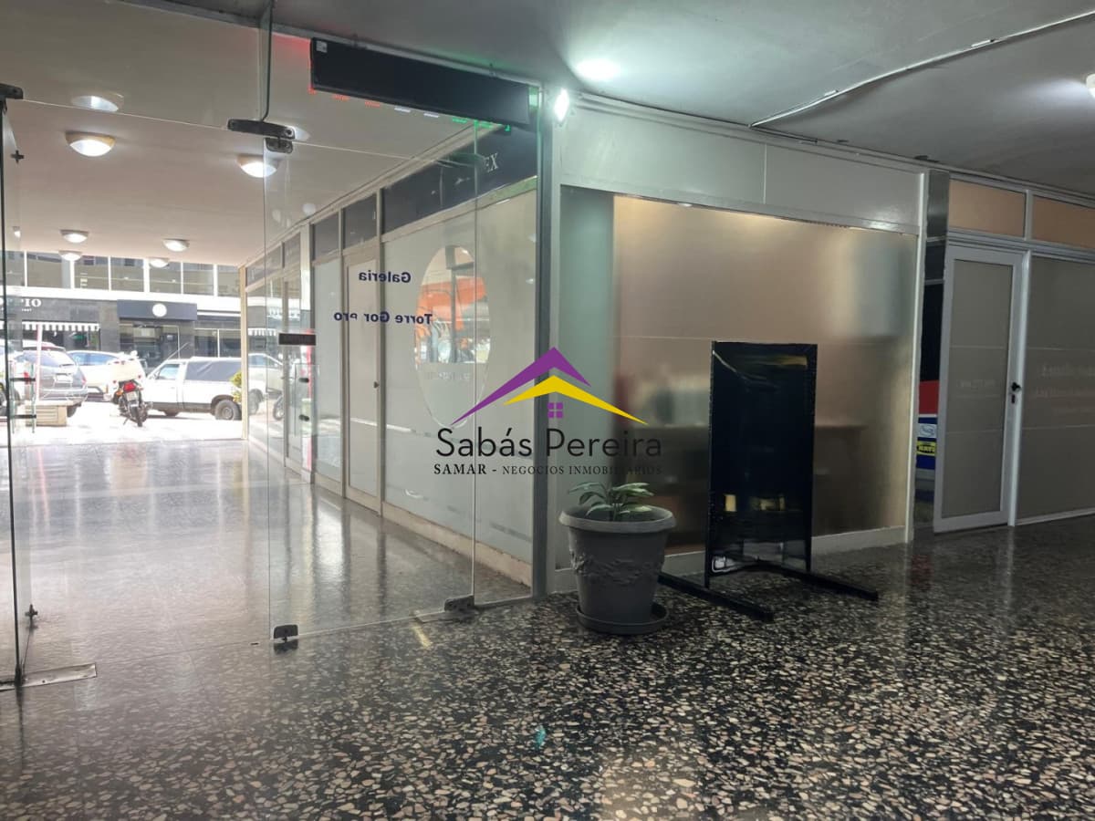 Local Comercial ID.40685 - Local comercial en Gorlero con vidriera a la calle 28