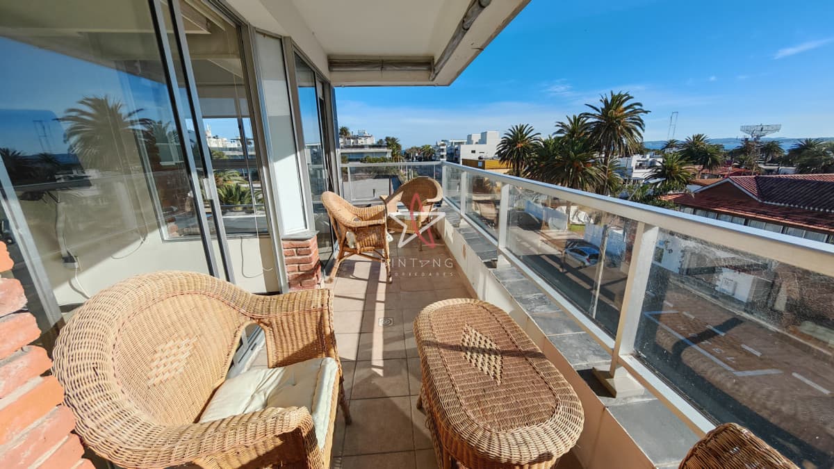 Apartamento en venta de 1 dormitorio y medio en Punta del este buen sol y vista al mar - Bintang Propiedades