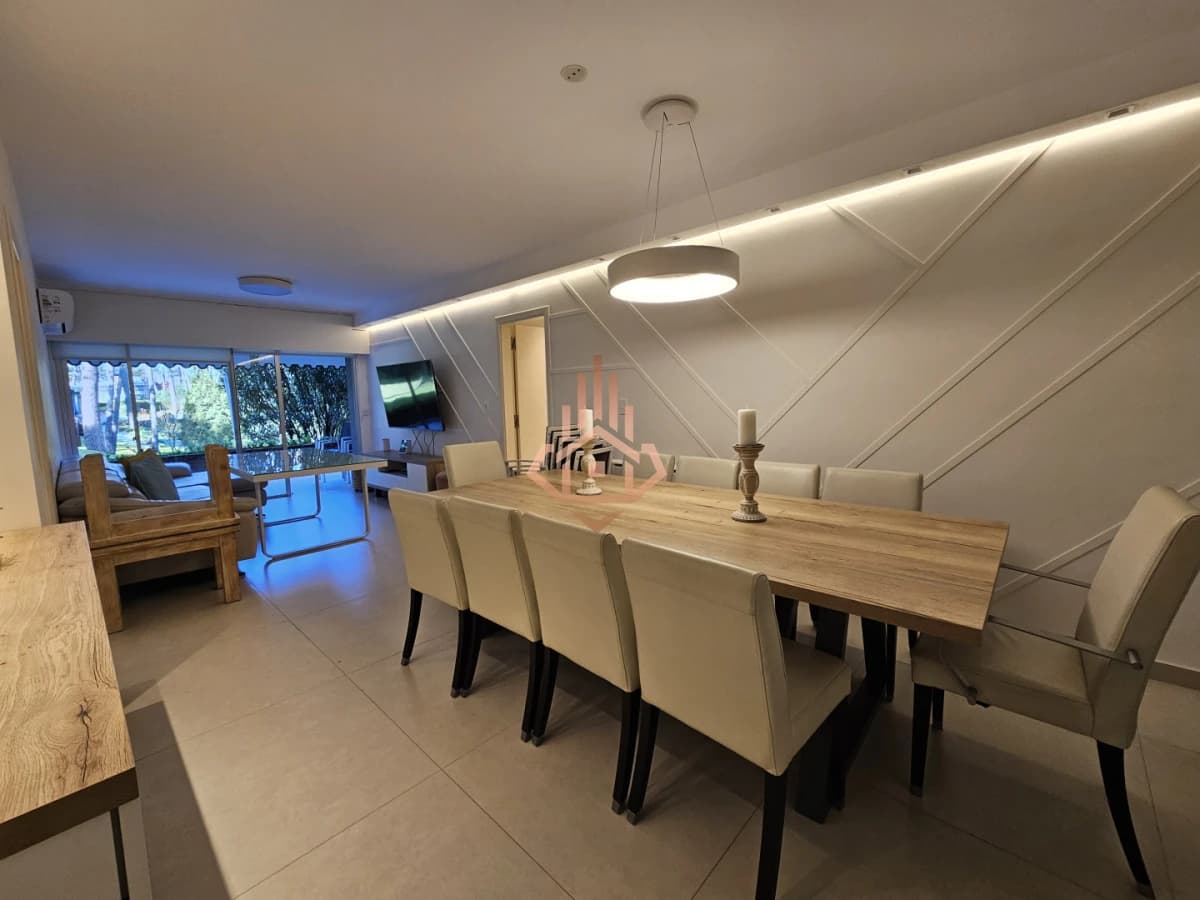 VENDO 4 DORMITORIOS EN PUNTA DEL ESTE NUEVO