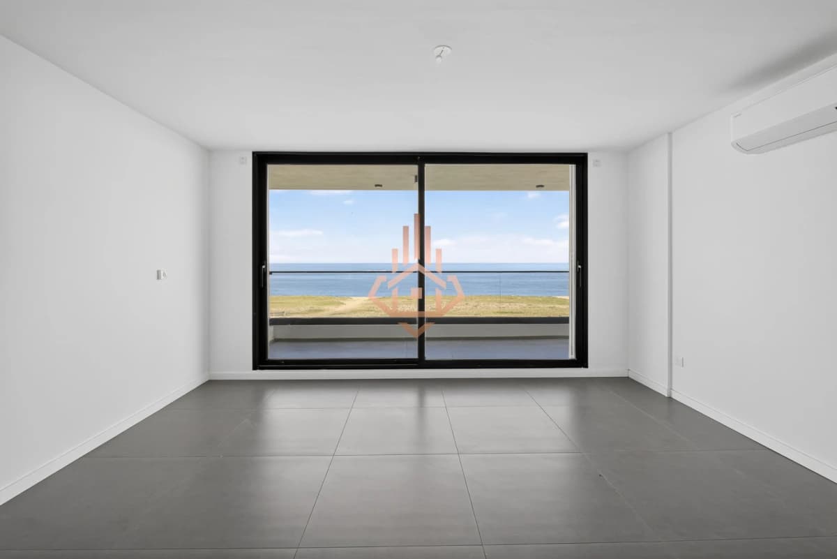 Venta apartamento de 3 dormitorios en suite, con vista al mar, primera Linea.