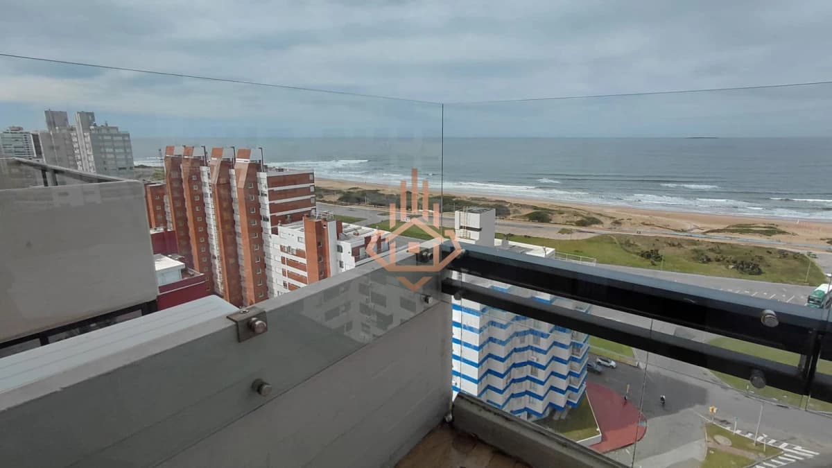 Apartamento PENTHOUSE en Alquiler Anual