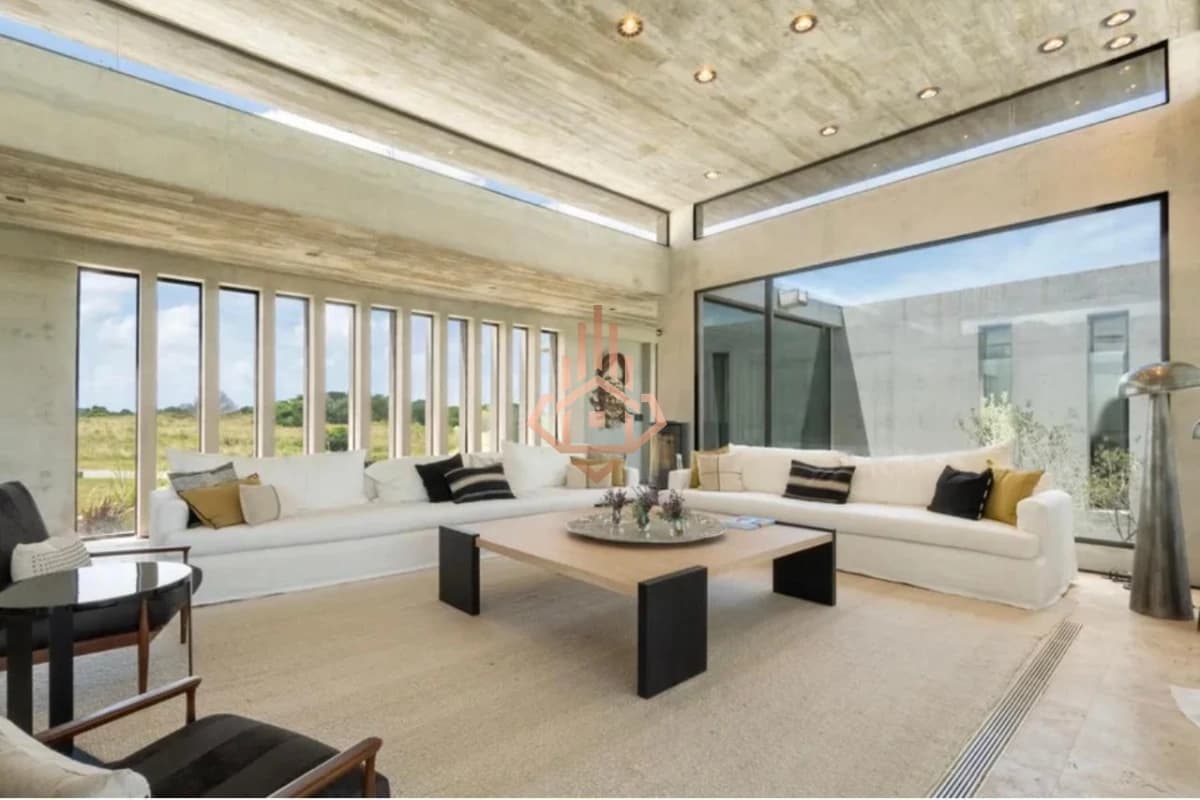 Se Vende Casa de 3 Dormitorios en suite en Barrio Privado en 4.400 metros de terreno