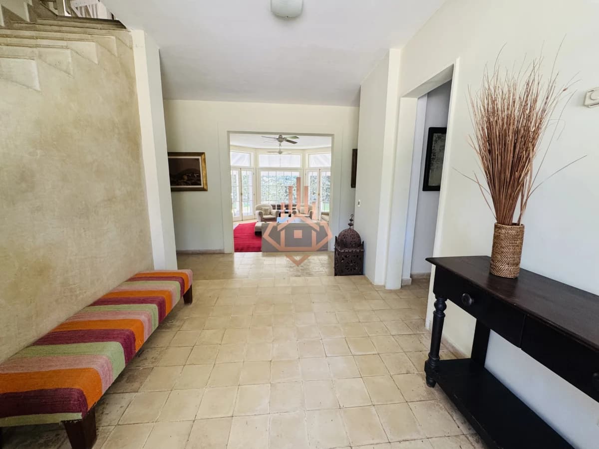 Venta casa en Barrio Privado de 5 dormitorios.