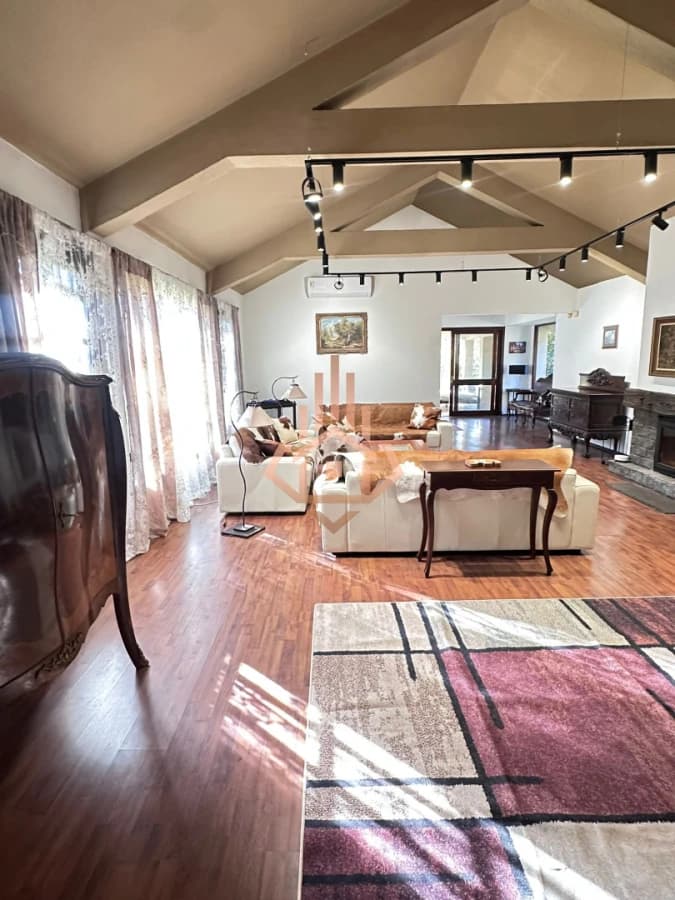 Venta de 3 casas estilo Español en Terreno de 3 mil metros Barrio Golf