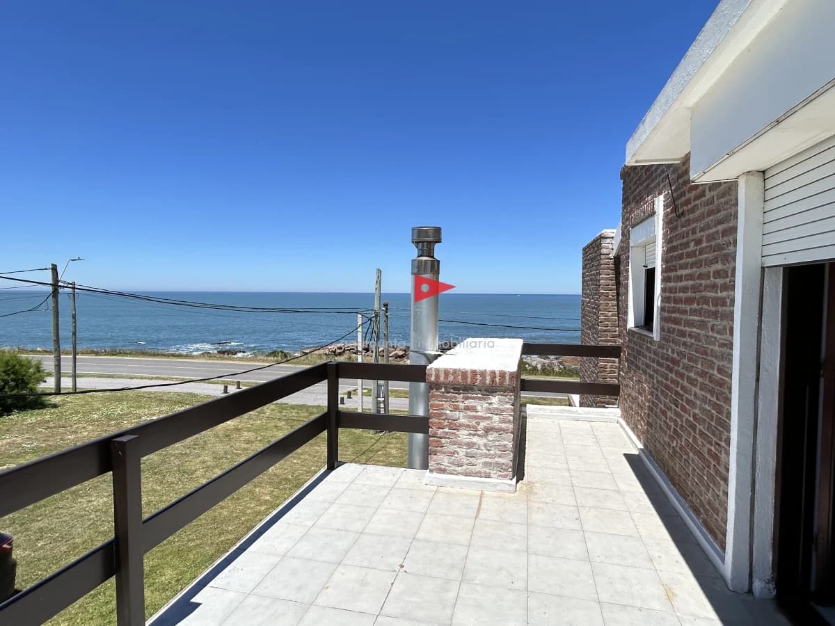 Casa ID.96 - Venta hermosa casa Punta Colorada frente al mar 3 dormitorios 2 baños
