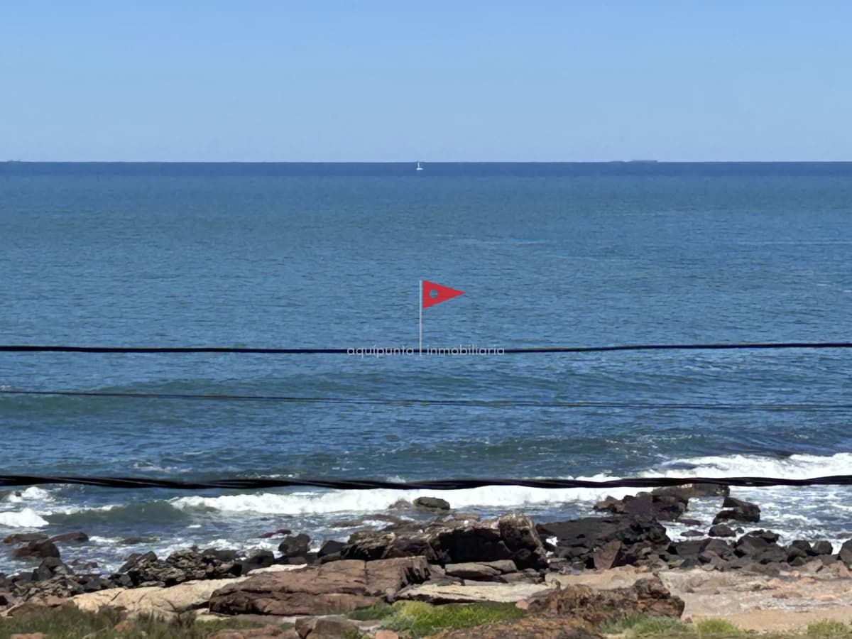 Casa ID.96 - Venta hermosa casa Punta Colorada frente al mar 3 dormitorios 2 baños
