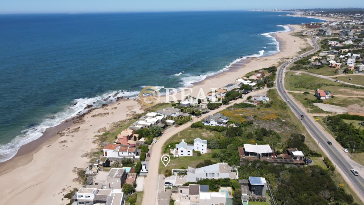 Terreno ID.1140 - Destacable terreno en venta en zona exclusiva de Punta Piedras... de la ruta al mar !!