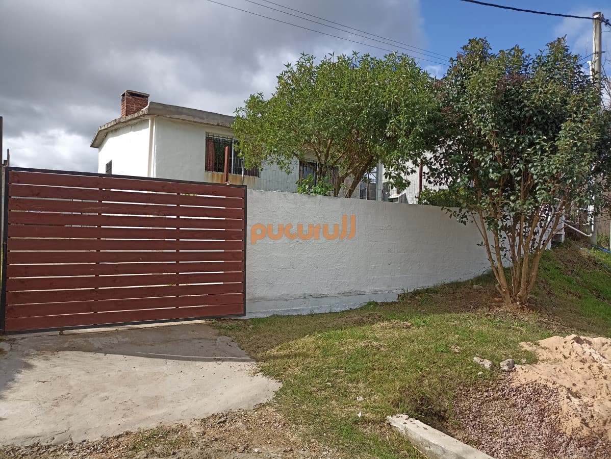 SE VENDE CASA EN BARRIO ALTOS DE MALDONADO