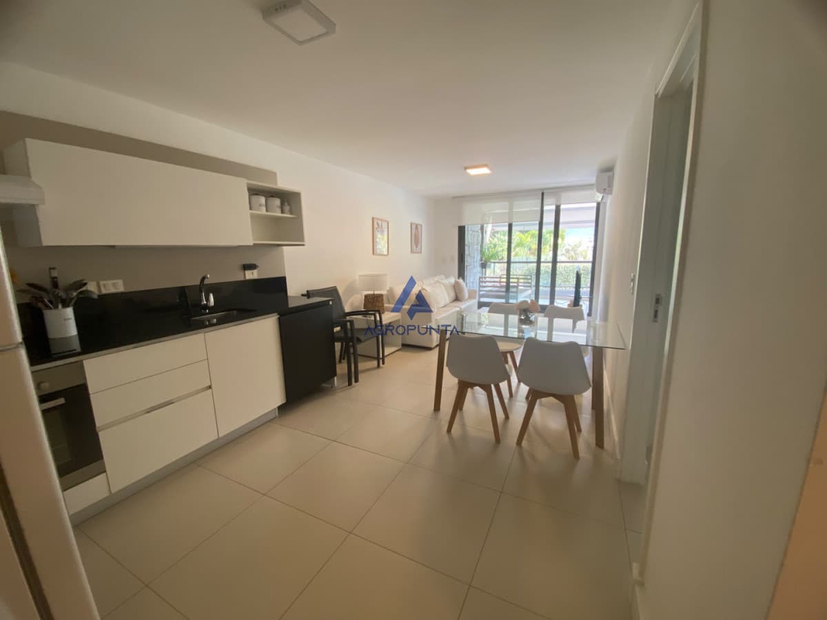 Apartamento a la venta de 1 dormitorio y medio en Punta del Este