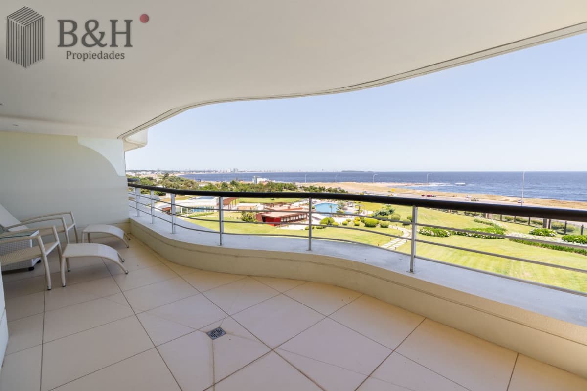 Apartamento en venta Playa Mansa 4 ambientes